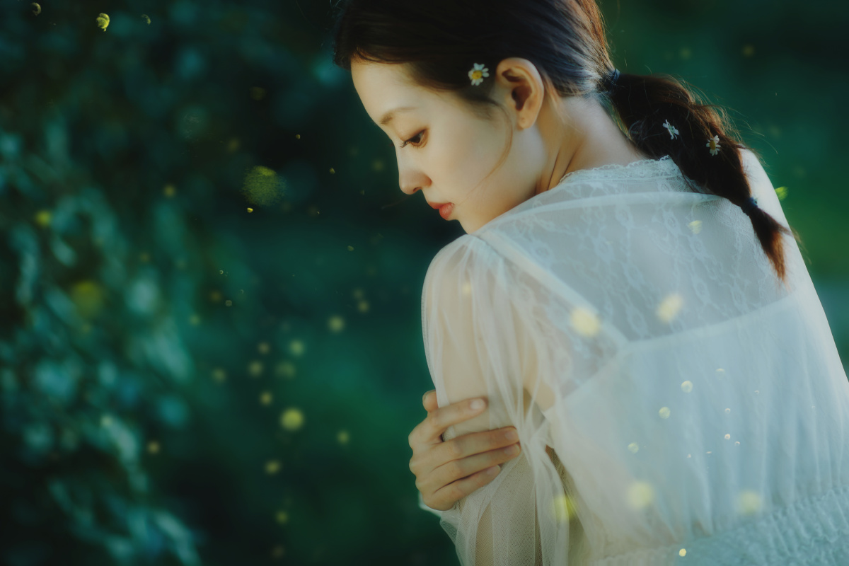 夜景萤火虫少女写真