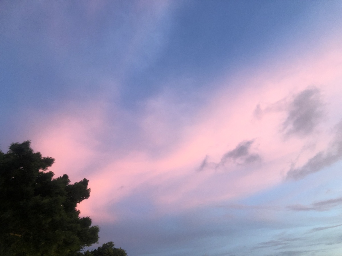 喜欢天空的粉蓝色叠加充满无数的憧憬与幻想