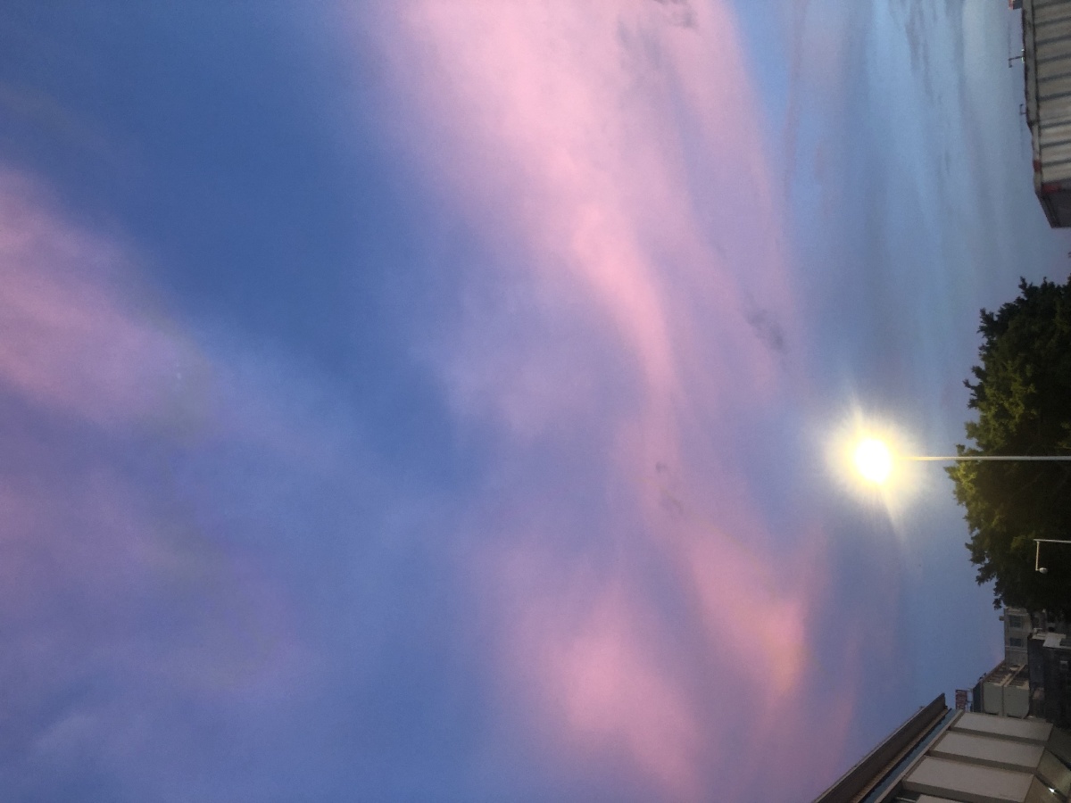 喜欢天空的粉蓝色叠加充满无数的憧憬与幻想