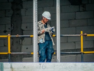 690976