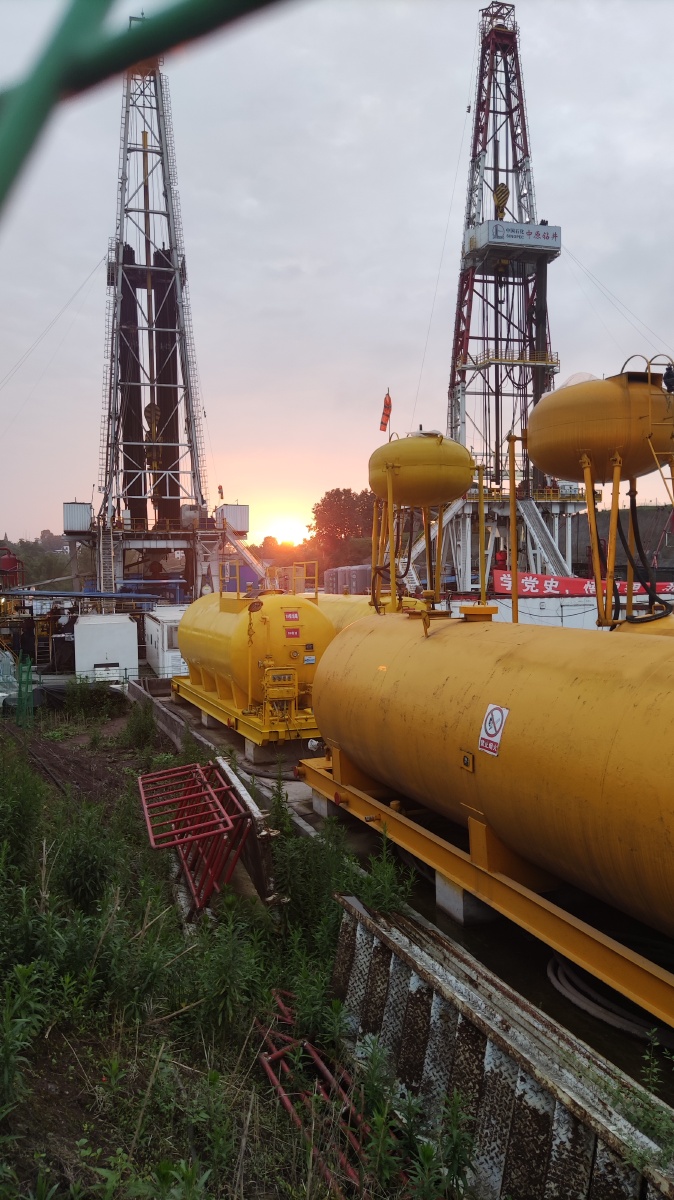 石油钻井井队风光