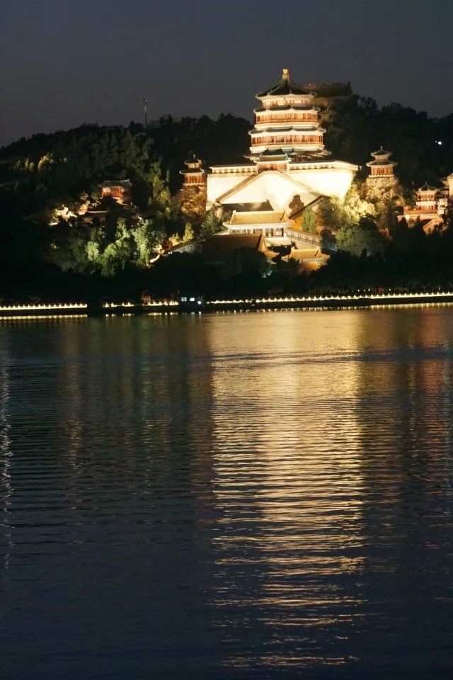 颐和园夜景