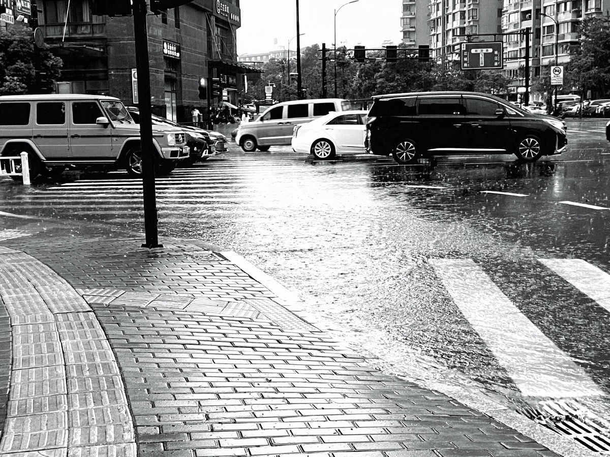 雨中的城市