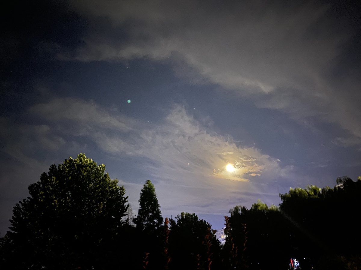 月朗星稀宛若青天白日