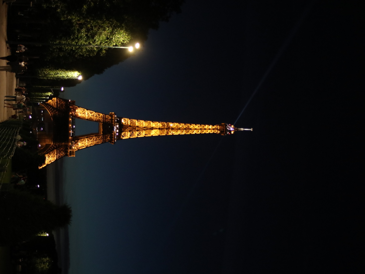 巴黎埃菲尔铁塔灯光