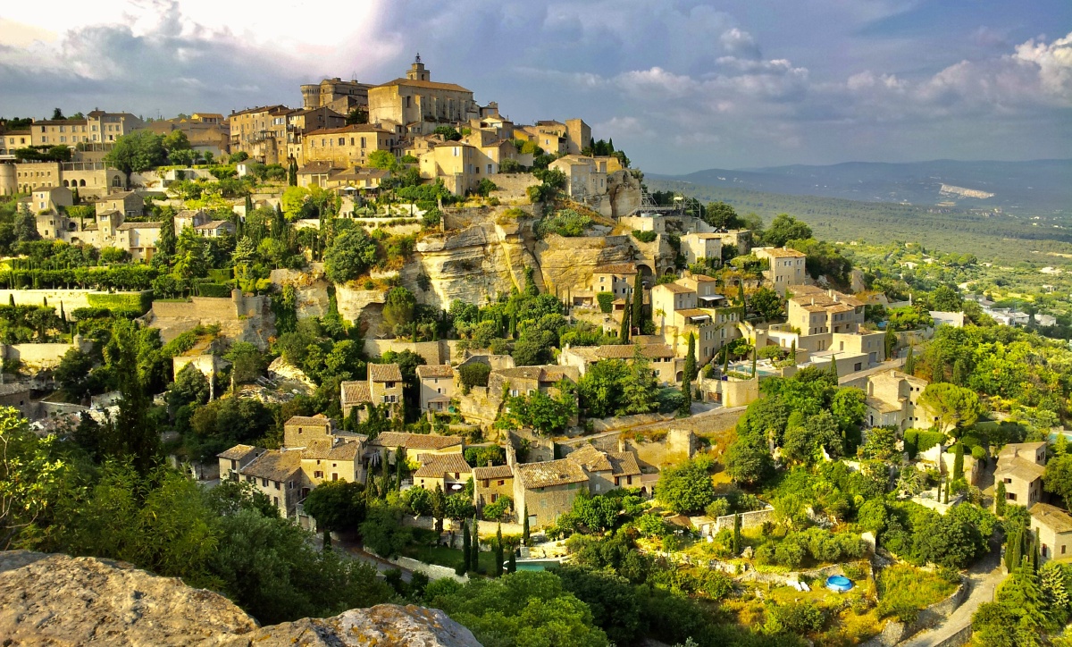 又称为石头村,是一个位于山顶的古村落,法国南部美丽乡村之一
