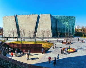 973649