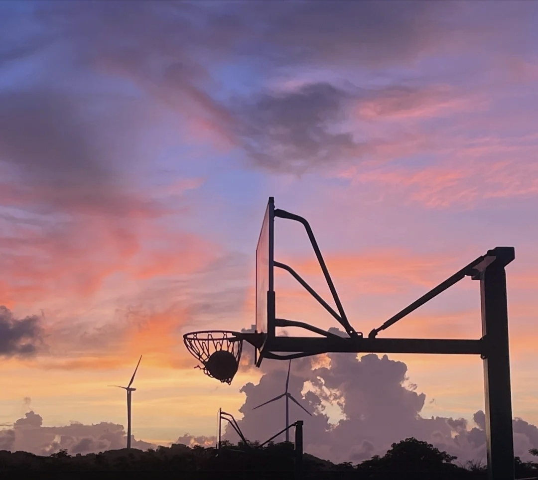 日落球场夕阳西下