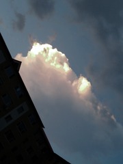 566078