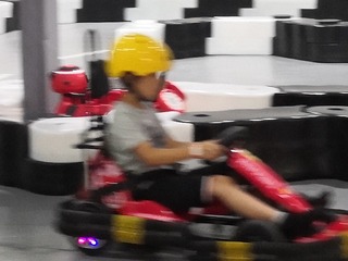 1352349