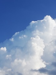 1047940