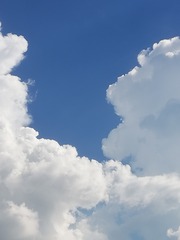 1047944