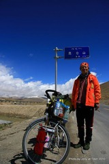 This 57 year-old man came to Tibet alone, cycling!!