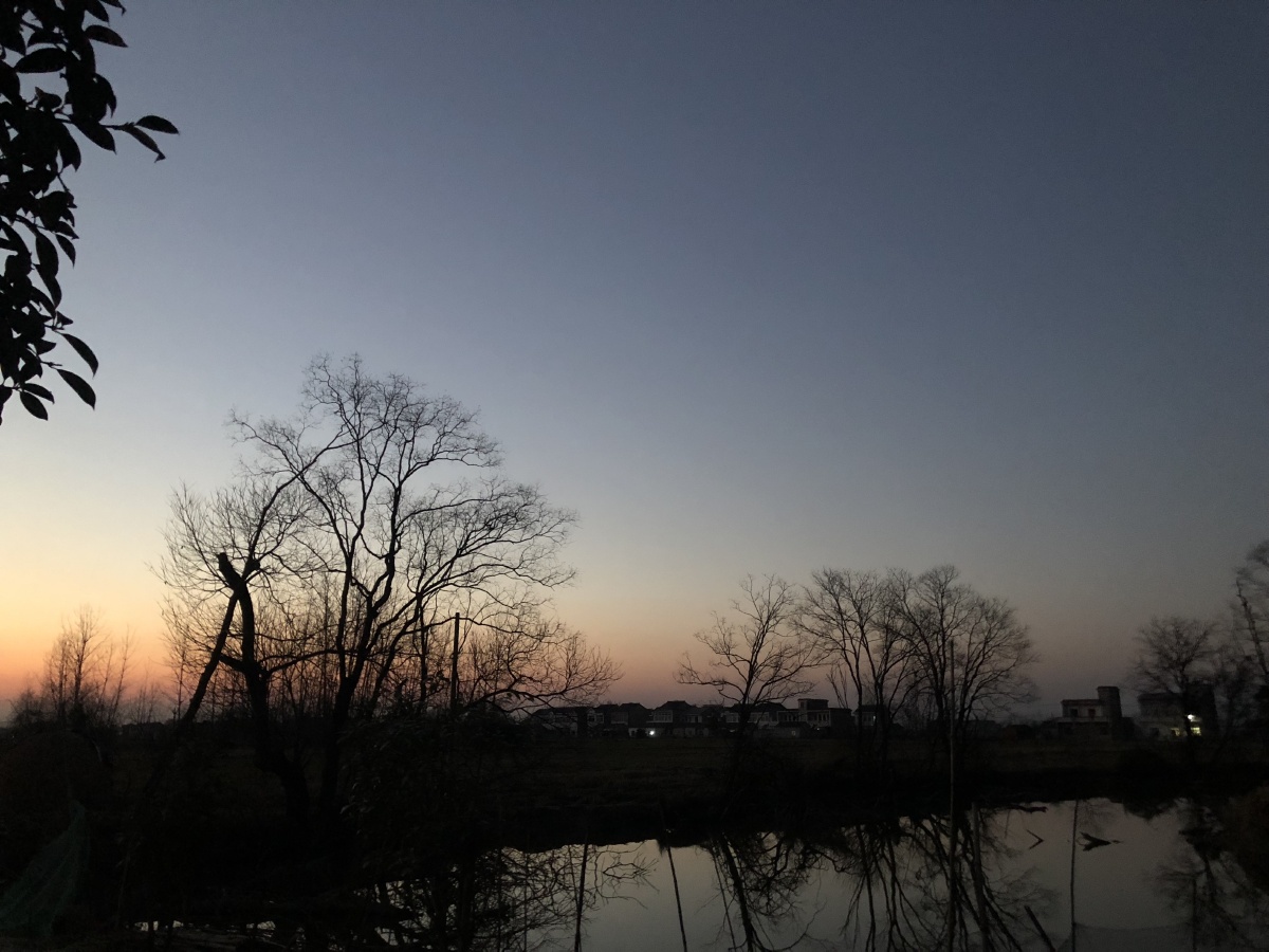 农村傍晚的一角原图无滤镜真的好美好安静