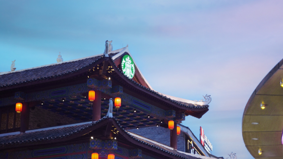 桂林阳朔益田西街的星巴克