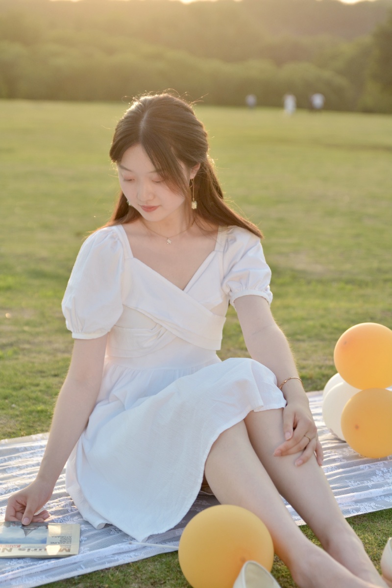 白裙女孩南京中山体育公园美丽的午后