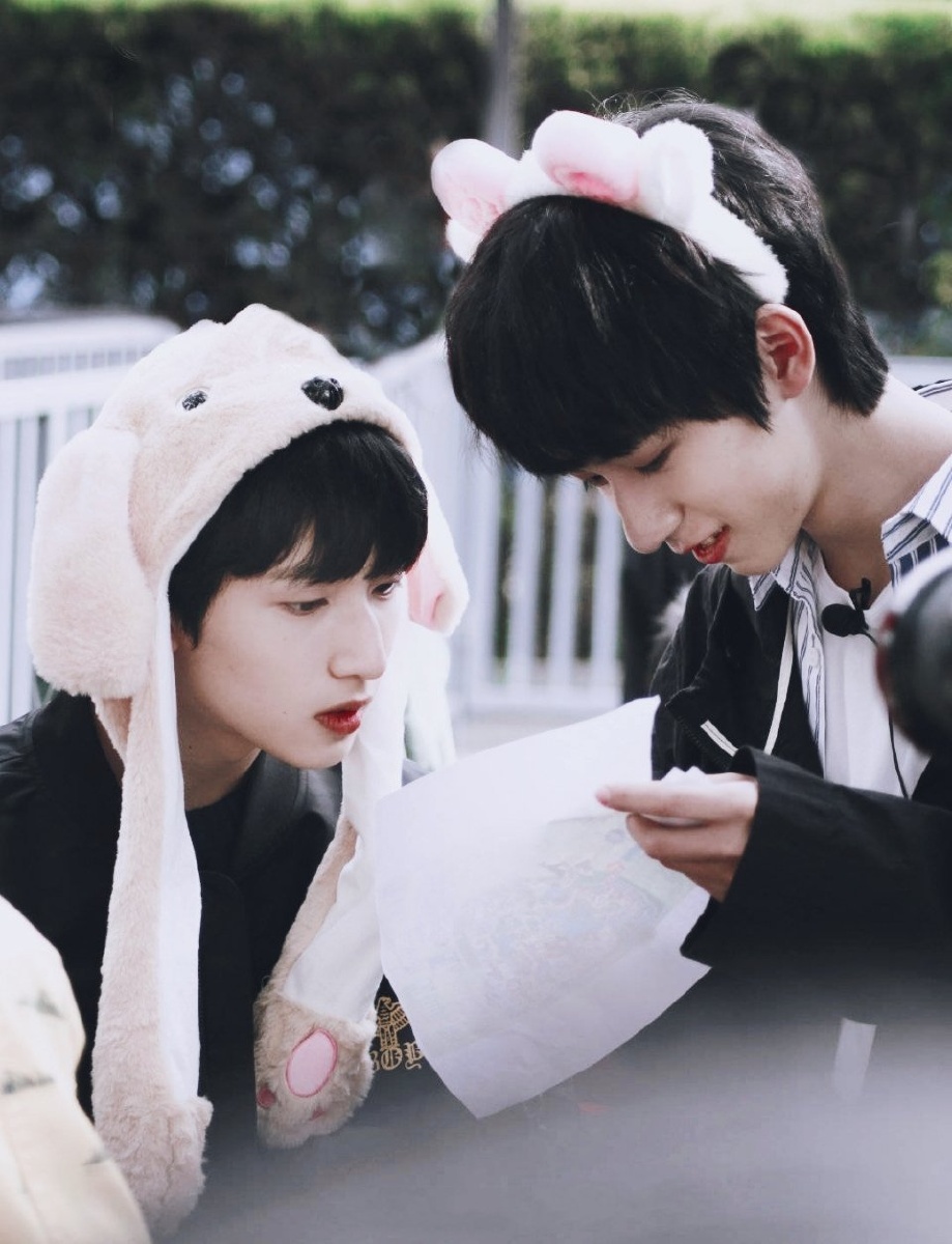 又不是电影谁会等你三年除非你是严浩翔他是贺峻霖小熊和兔子重逢的那