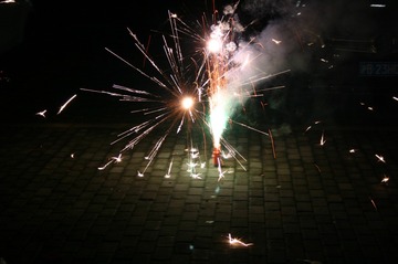 242043