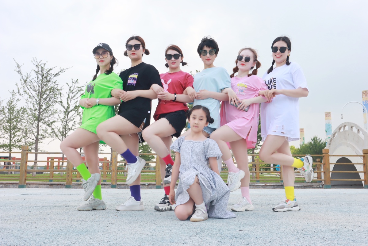 帮朋友拍的美容院集体照