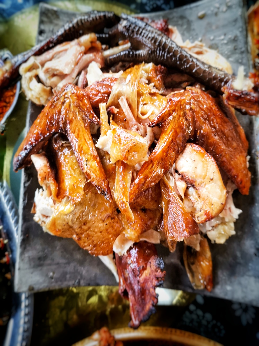 普洱特色瓦片烤鸡简单就好一摄于云南普洱