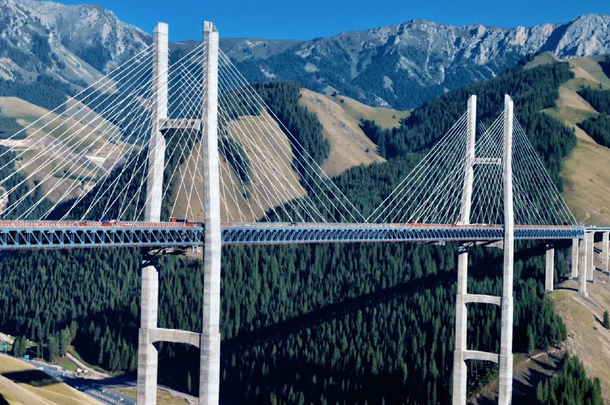 新疆.果子沟大桥