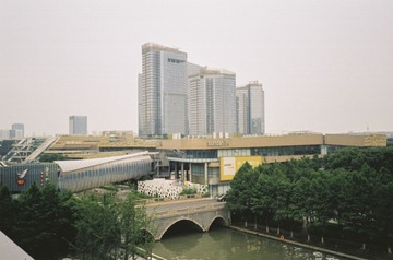 1880429