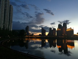 57382