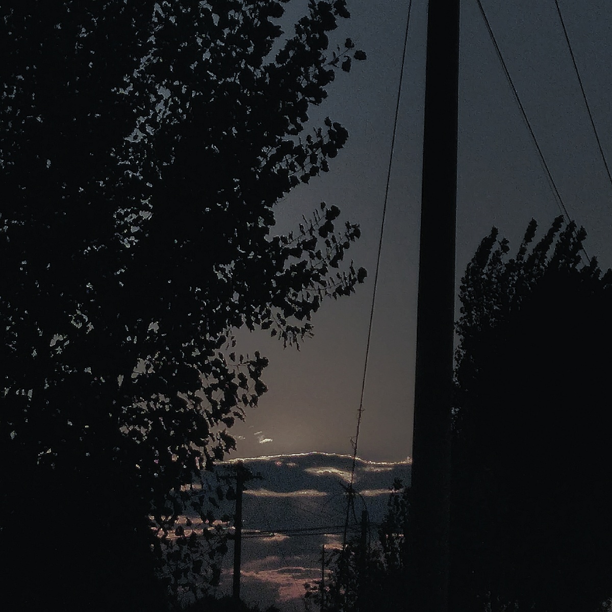 "空空落落又满满当当 昏昏沉沉又明明白白.