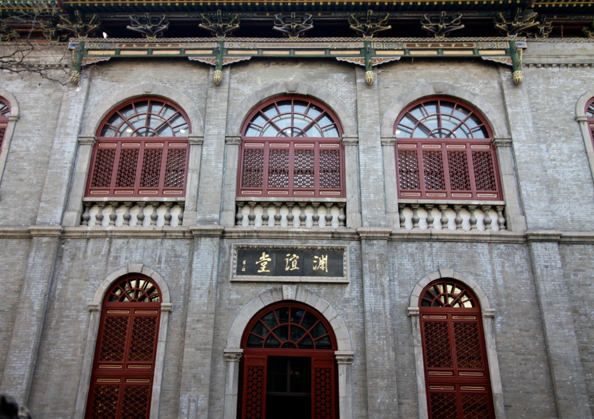 北宋以前,这里是晋文公重耳庙,明永乐年间置山西巡抚衙门至清代.