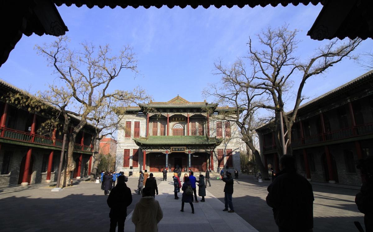 北宋以前,这里是晋文公重耳庙,明永乐年间置山西巡抚衙门至清代.