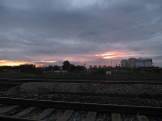 39004