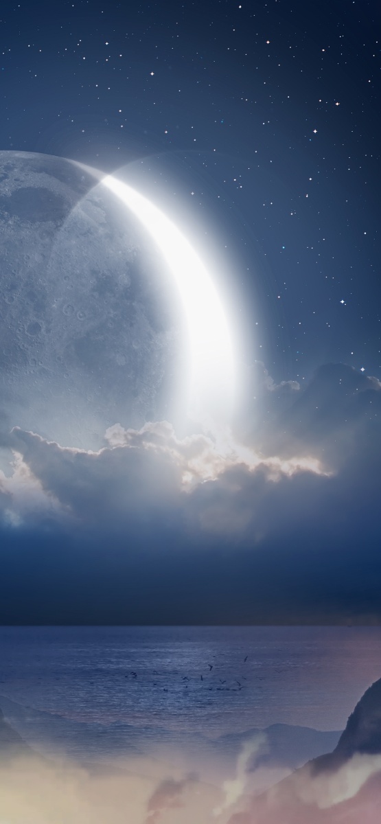 月亮照在海面上从此月亮便成了深海的信仰也成了深海唯一的光