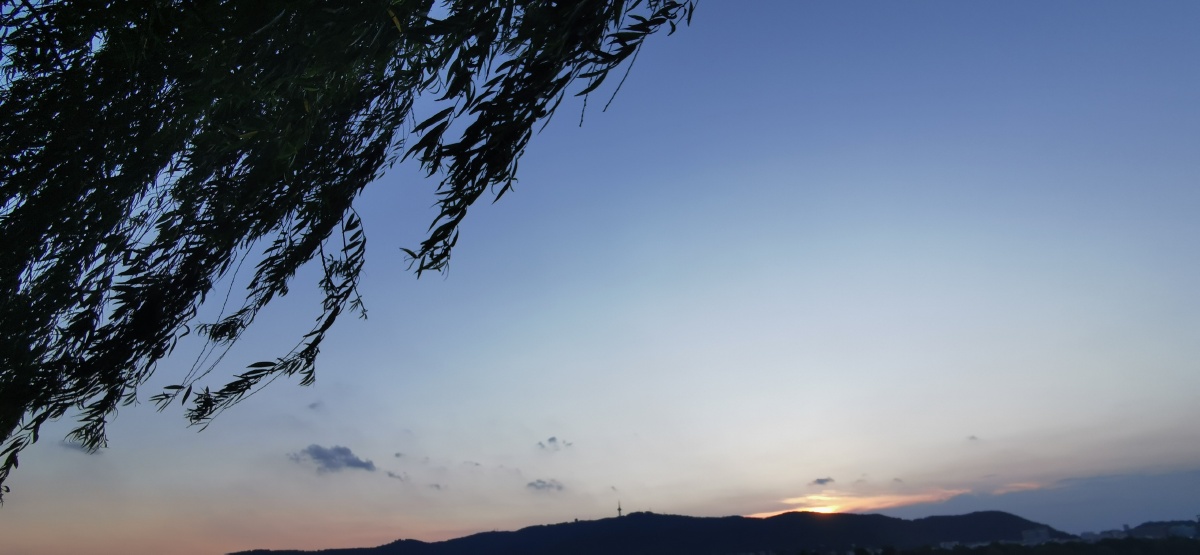 湘江的晚风温柔了盛夏感动了明静的岁月