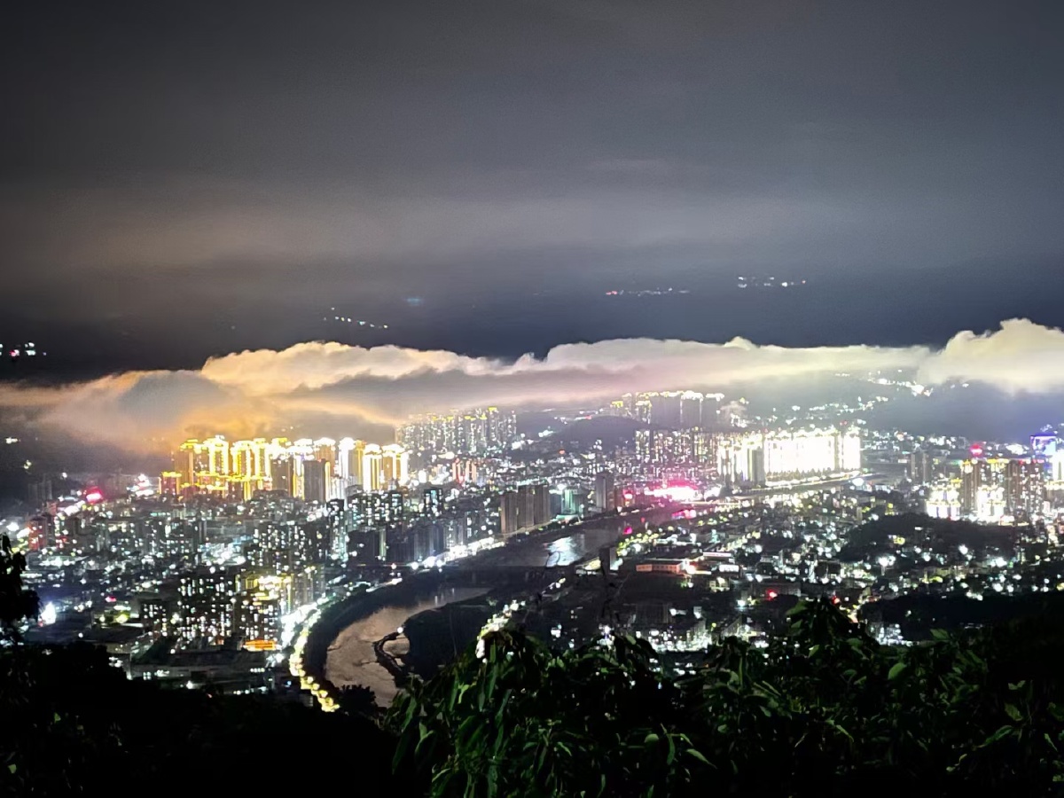 夜晚的景色泉州阆苑岩