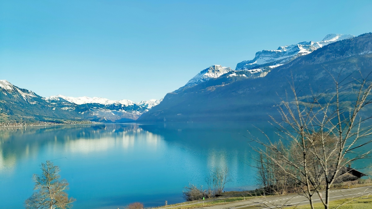 瑞士的雪山湖泊
