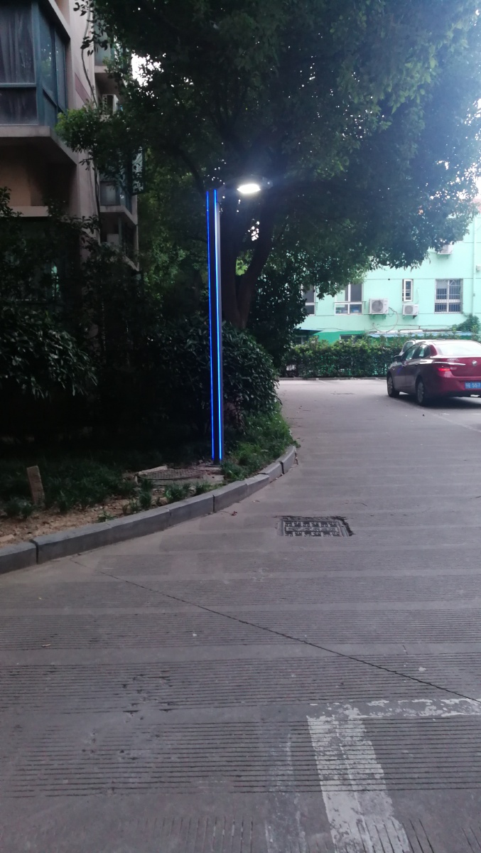 小区路旁安装上新型路灯. - 奖神 - 图虫