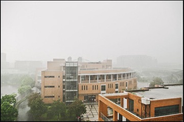 突降大雨