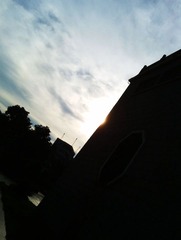 一栋仿古建筑的剪影