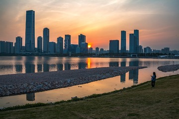 1546583
