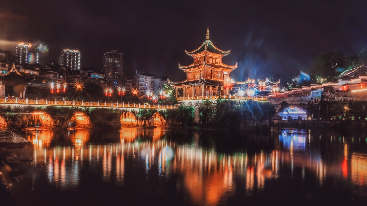 贵州61贵阳61甲秀楼夜景彷晚阴天