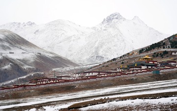 57673