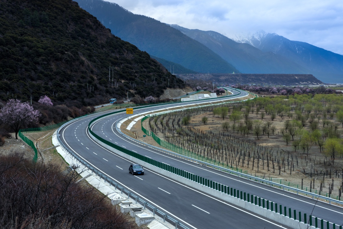 米林机场高速公路十年不鸣关注