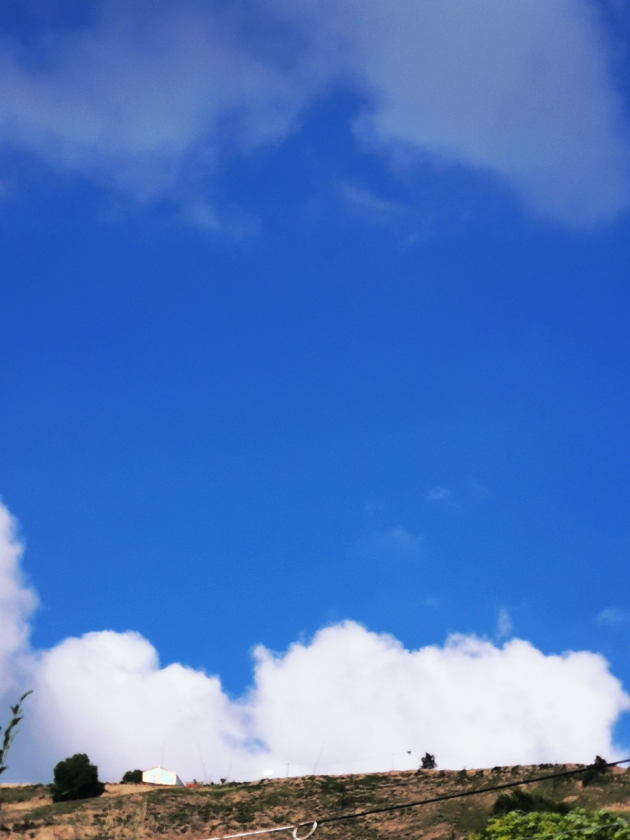 天空蓝蓝的是宫崎骏的漫画世界惬意午后在山里穿行