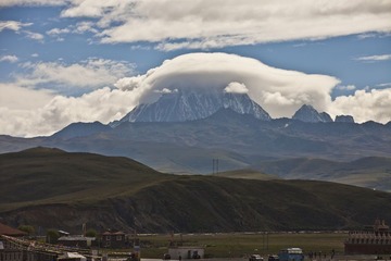 贡嘎雪山