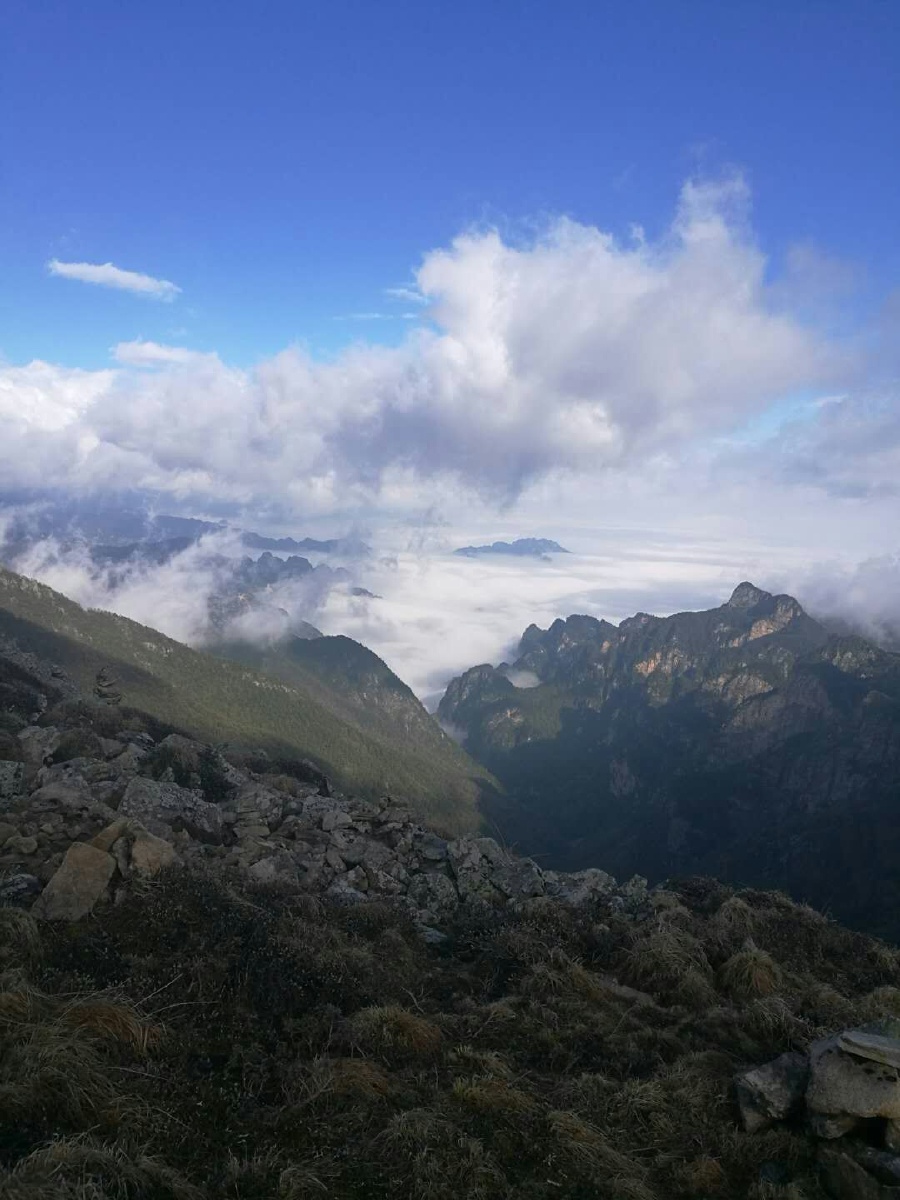 陕西太白山的山顶云雾