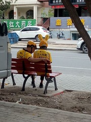 897434