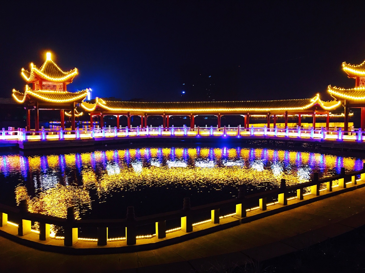 卫辉市顺城关夜景