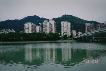 105752