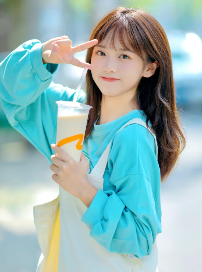 十七岁的少女总在发光这是你学生时代心中的白月光吗