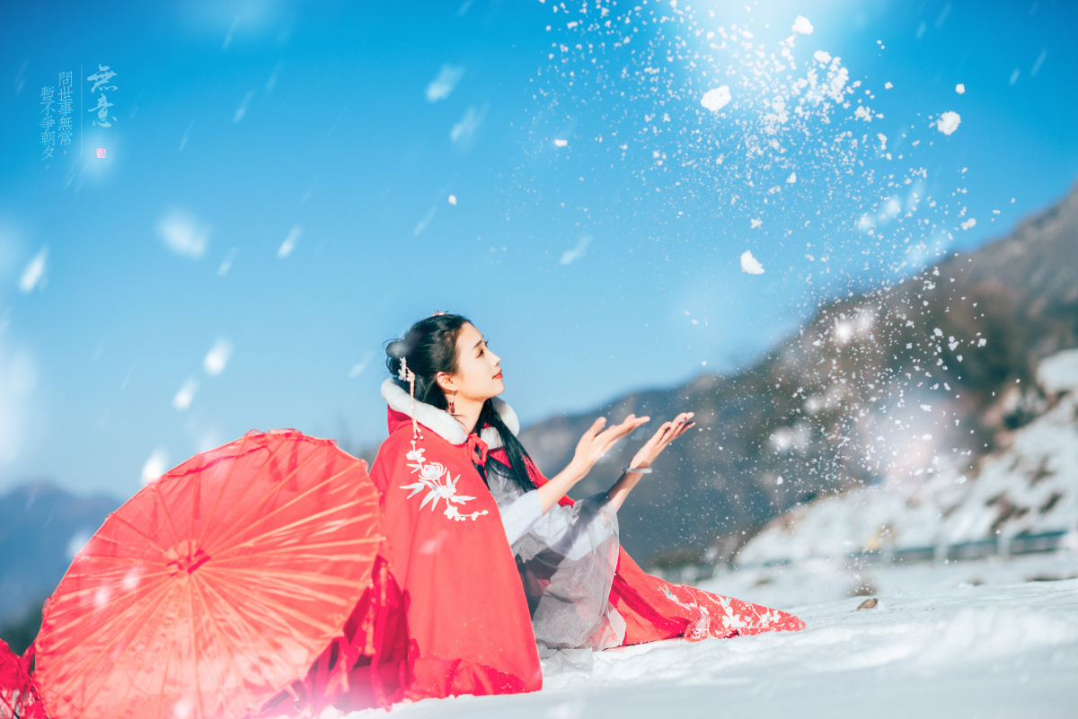 青丘雪飘天际纷飞碎成堆却铭记今生爱谁吟诗赋九尾被迷惑也无愧听风月
